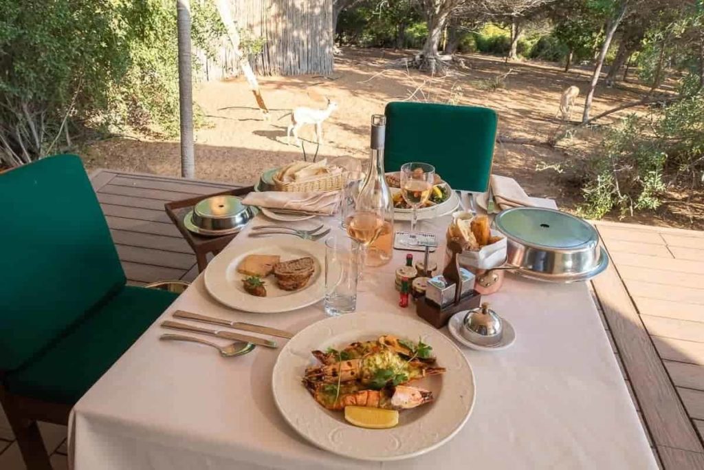 al maha bedouin suite repas 03