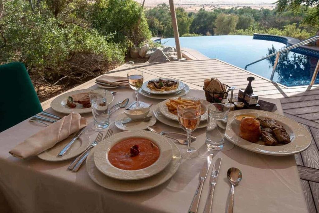 al maha bedouin suite repas 04