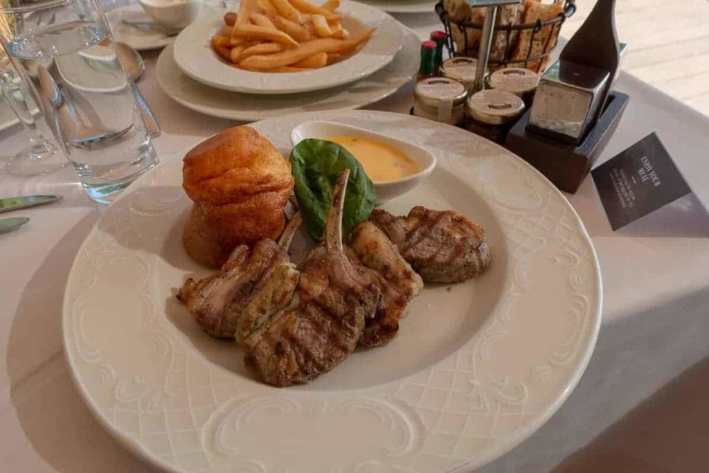 al maha bedouin suite repas 06