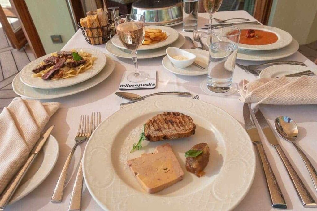 al maha bedouin suite repas 08