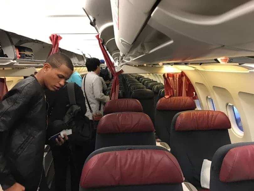 la cabine avec les sieges premium au premier plan