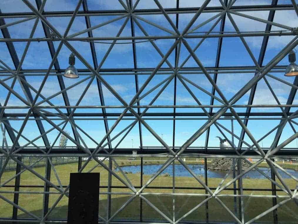 laeroport est tres basique dans sa structure