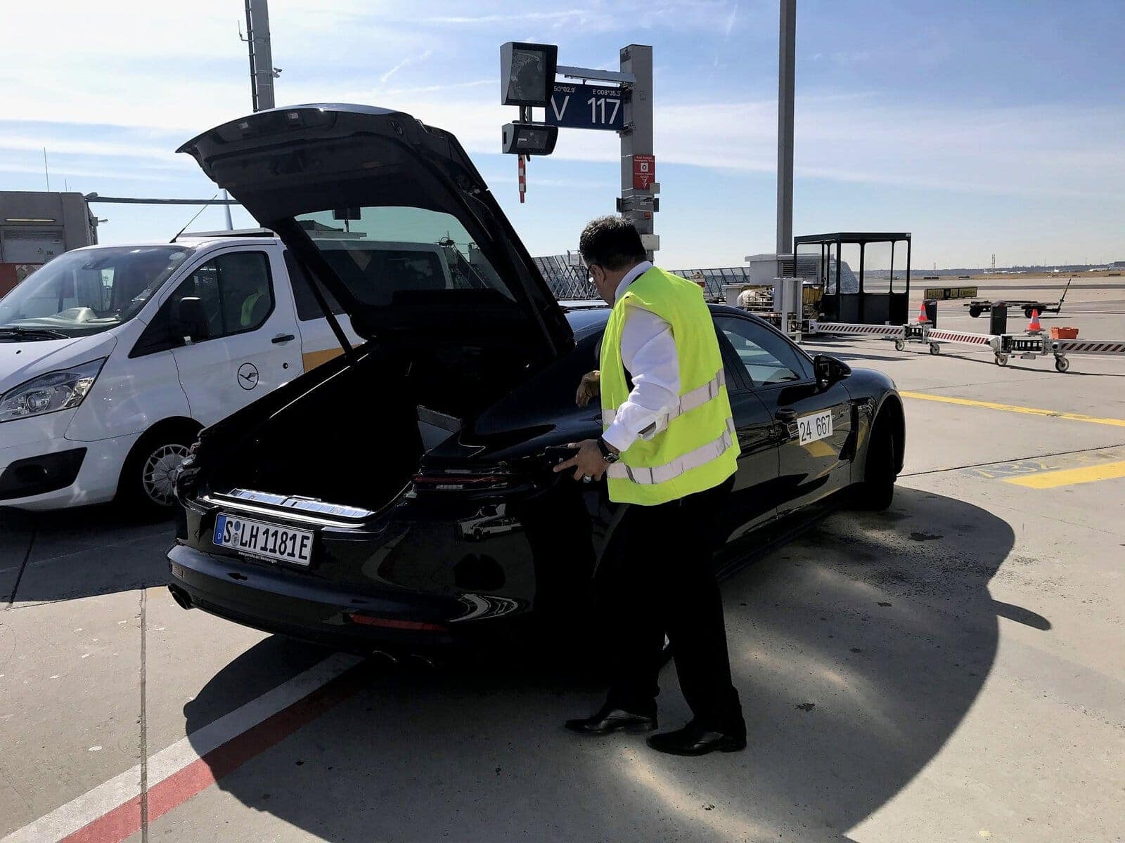 lufthansa first class lounge frankfurt 01