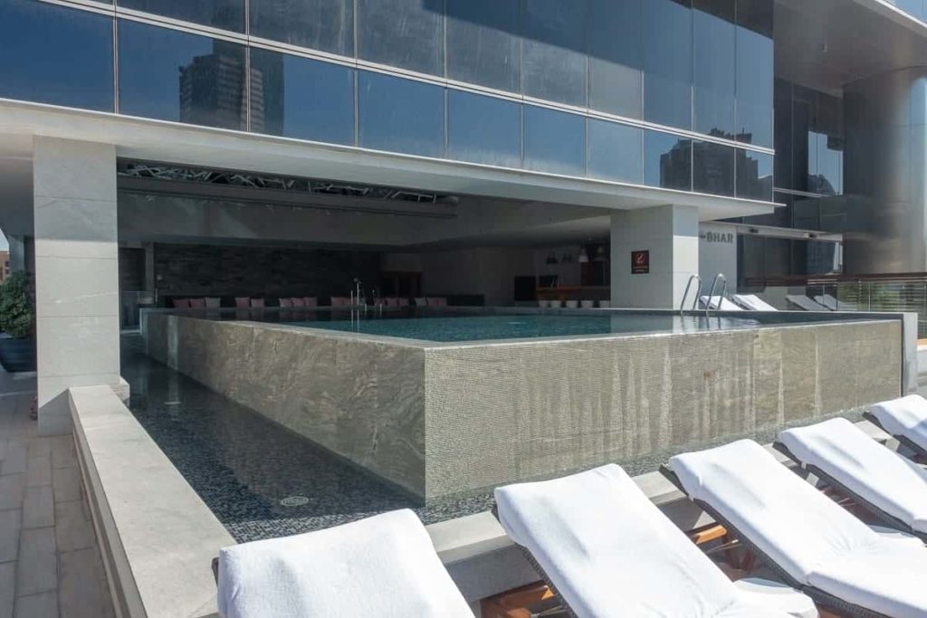 renaissance downtown hotel dubai piscine 02