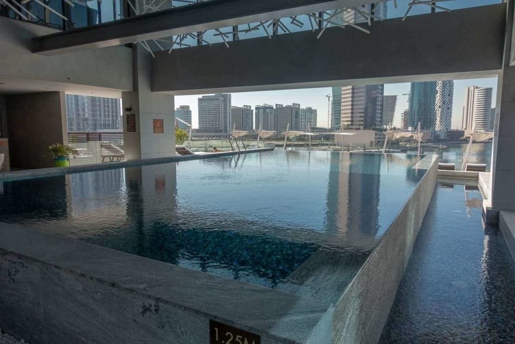 renaissance downtown hotel dubai piscine 04