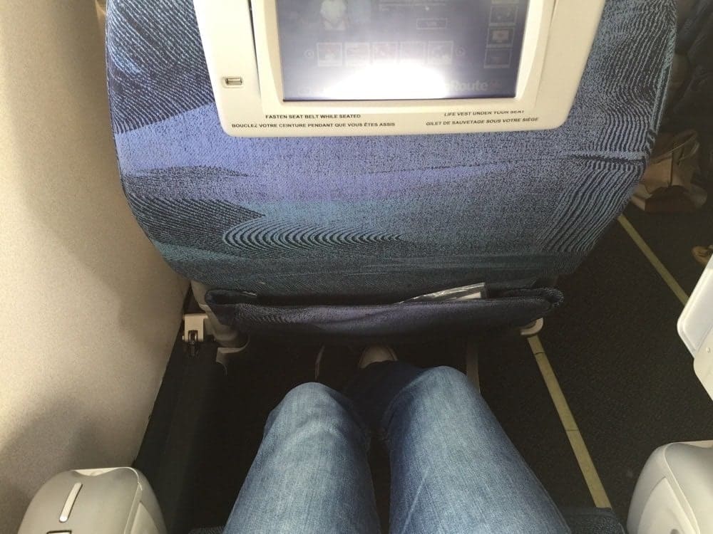Espace aux jambes très correct - Air Canada Classe Affaires ERJ175