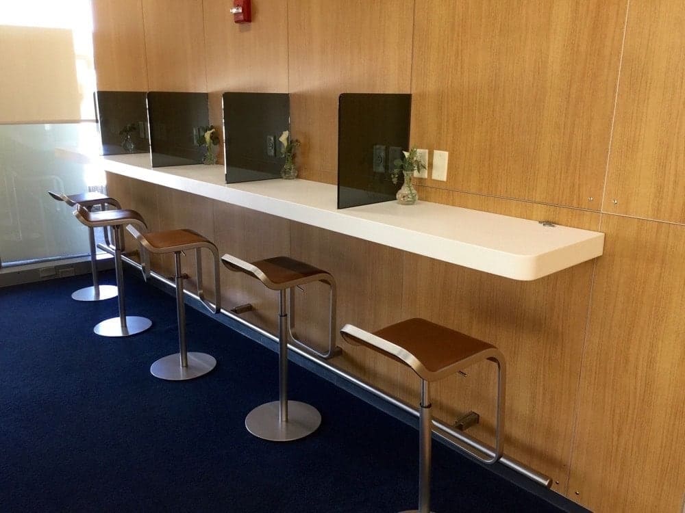 Senator Lounge - Lufthansa - Newark EWR - Workspaces