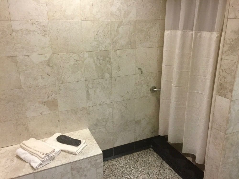 Shower - United Terminal C Newark EWR Lounge