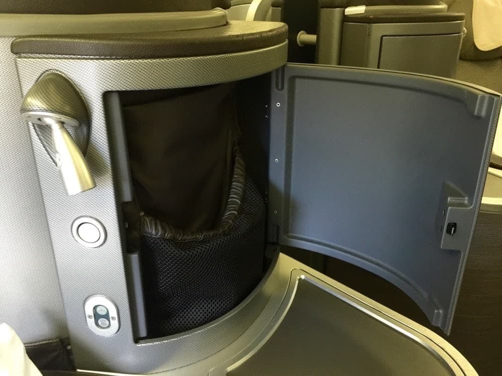 Storage - Seat 2K - United Global First - B772