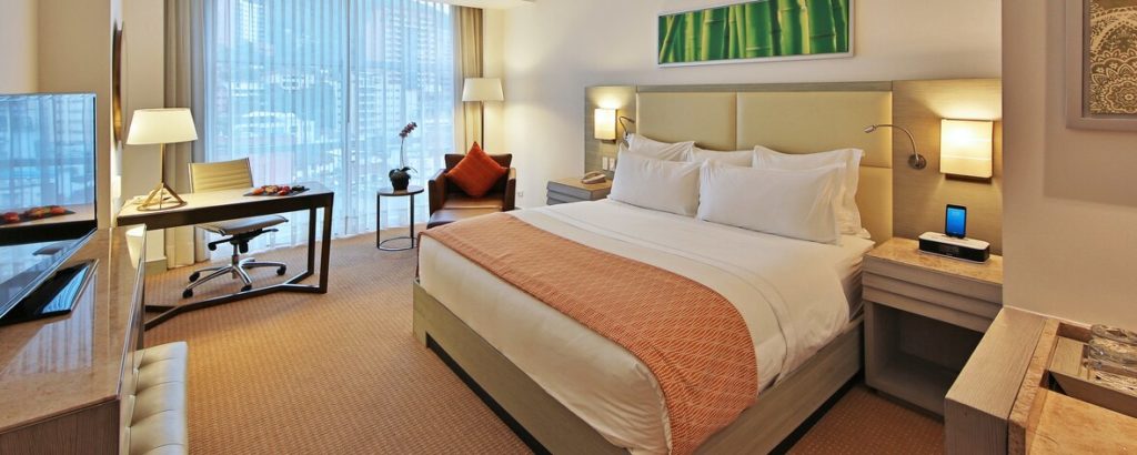 clomc guestroom 0048 hor feat