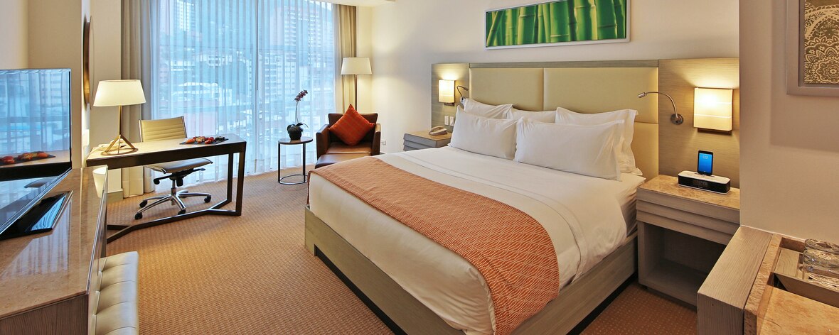 clomc guestroom 0048 hor feat