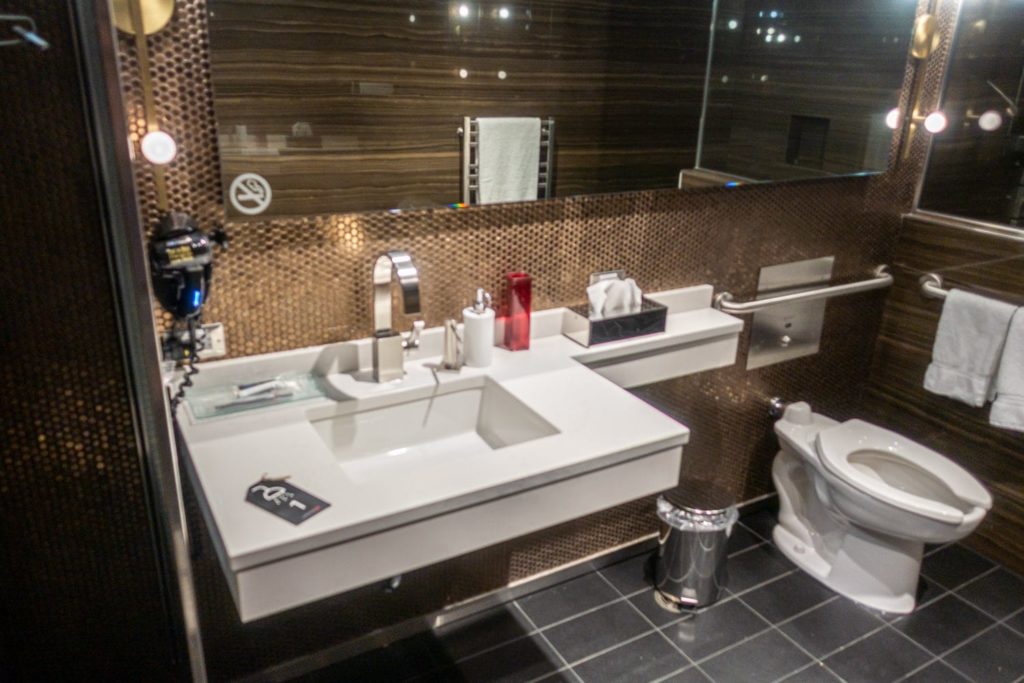 Salon Air Canada Feuille dErable Montreal SDB 01