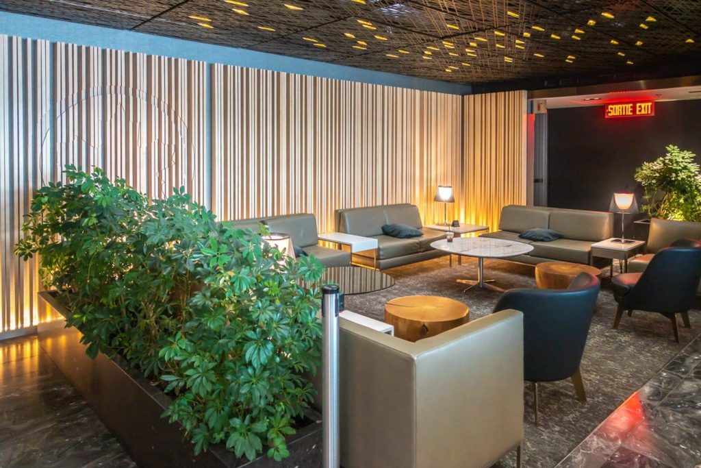 Salon Air Canada Feuille dErable Montreal SDB 09