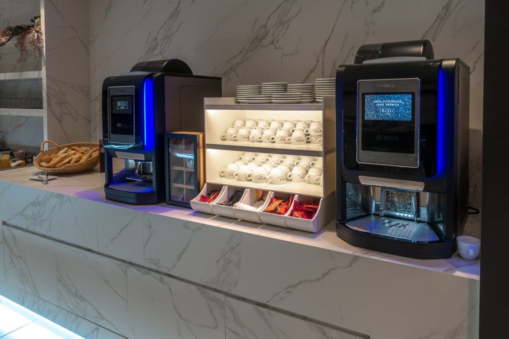 Salon Priority Pass Barcelona SALA VIP CANUDAS 02