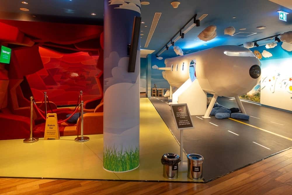 Turkish Airlines Business Lounge IST 45