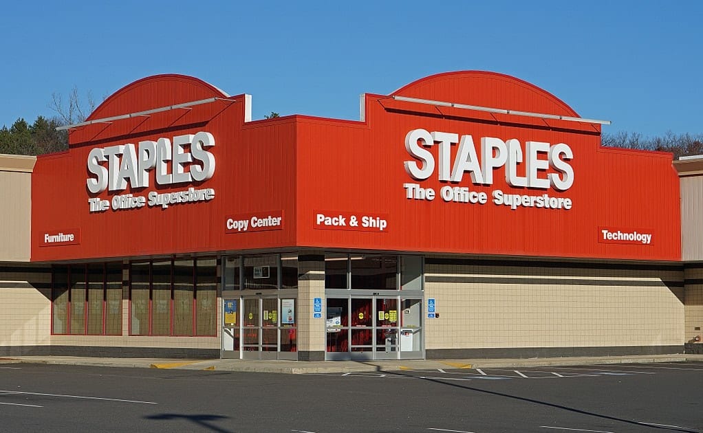 1024px Staples store