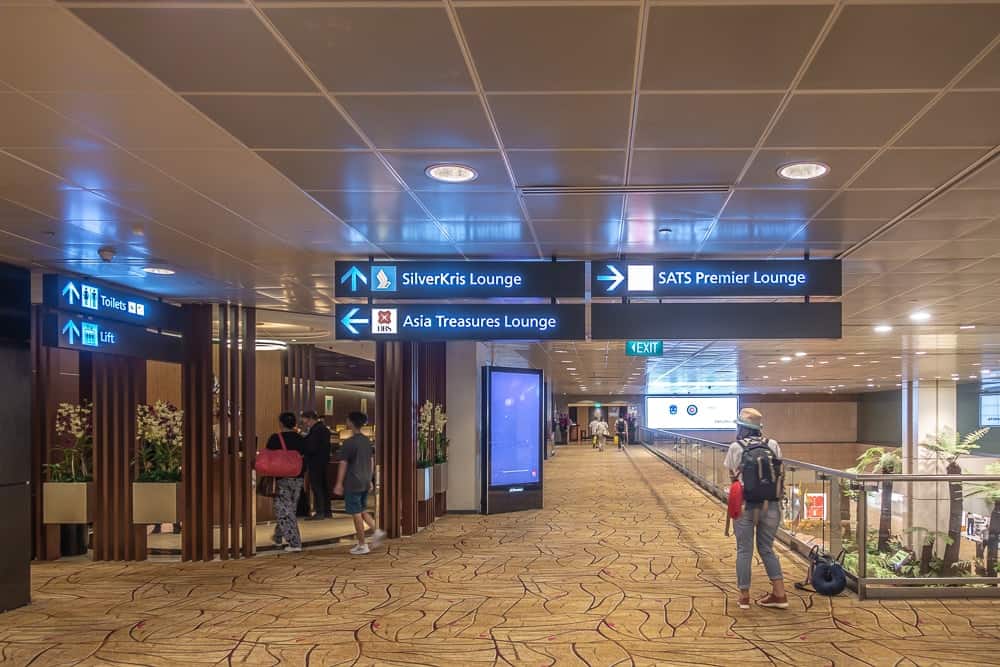 Singapore Airlines SilverKris Lounge SIN 05
