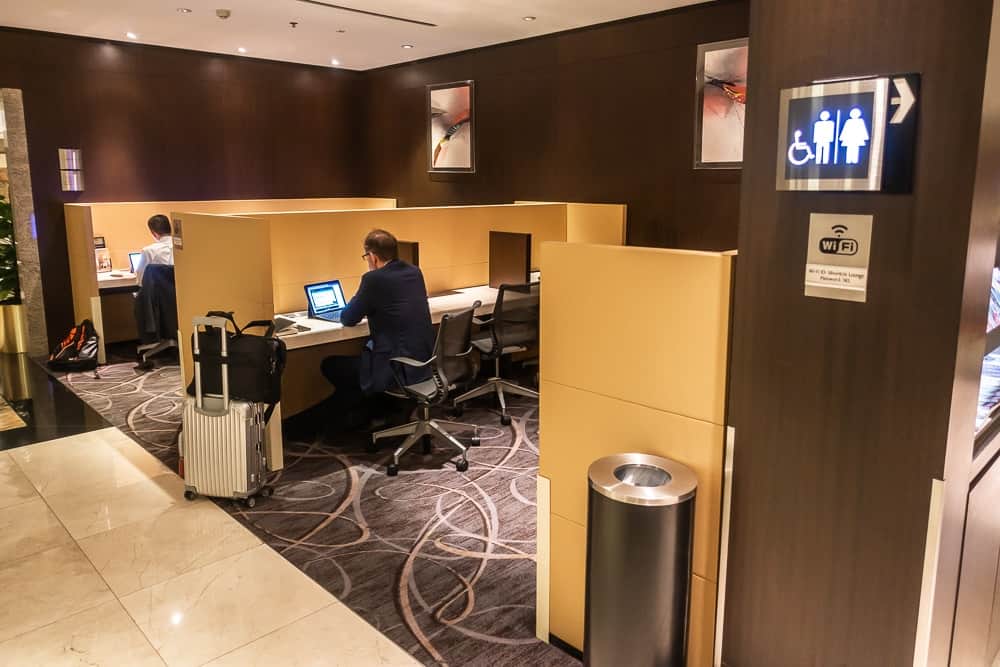 Singapore Airlines SilverKris Lounge SIN 08