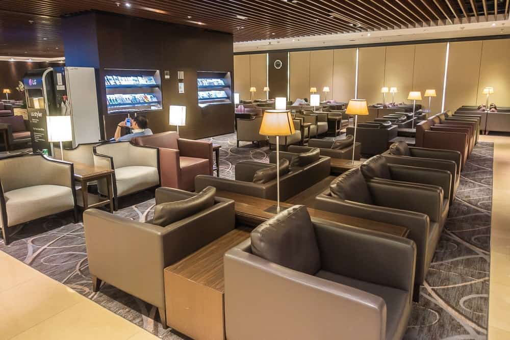 Singapore Airlines SilverKris Lounge SIN 11