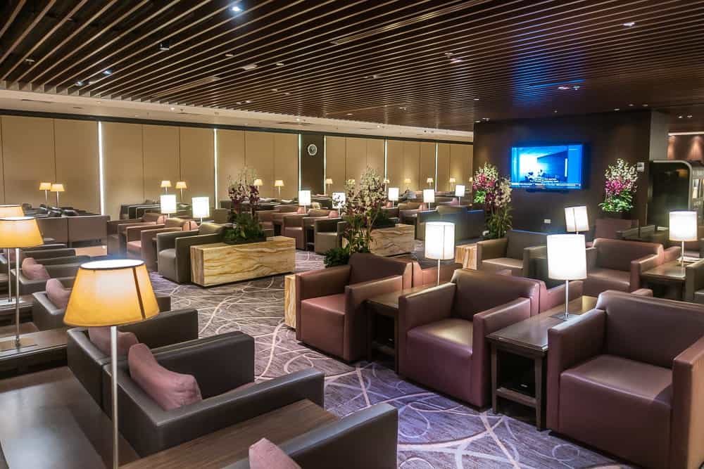 Singapore Airlines SilverKris Lounge SIN 13