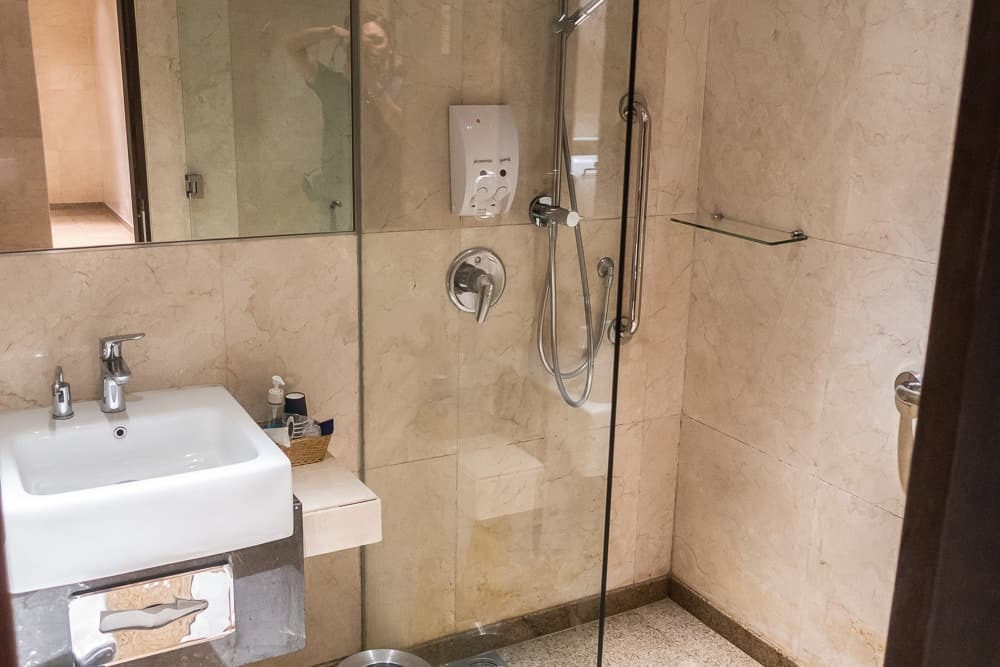 Singapore Airlines SilverKris Lounge SIN 18