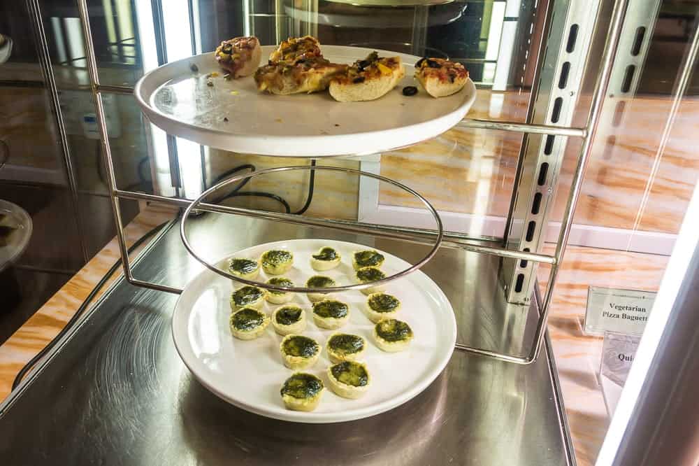 Singapore Airlines SilverKris Lounge SIN 27