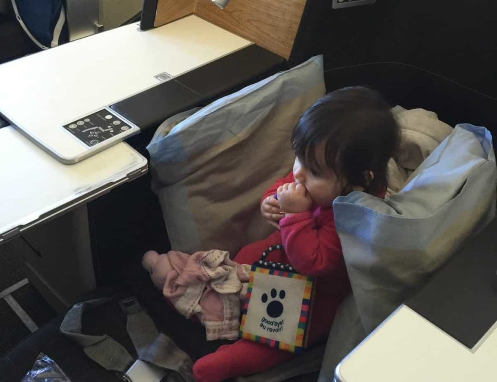 alex bebe avion e1570637594280