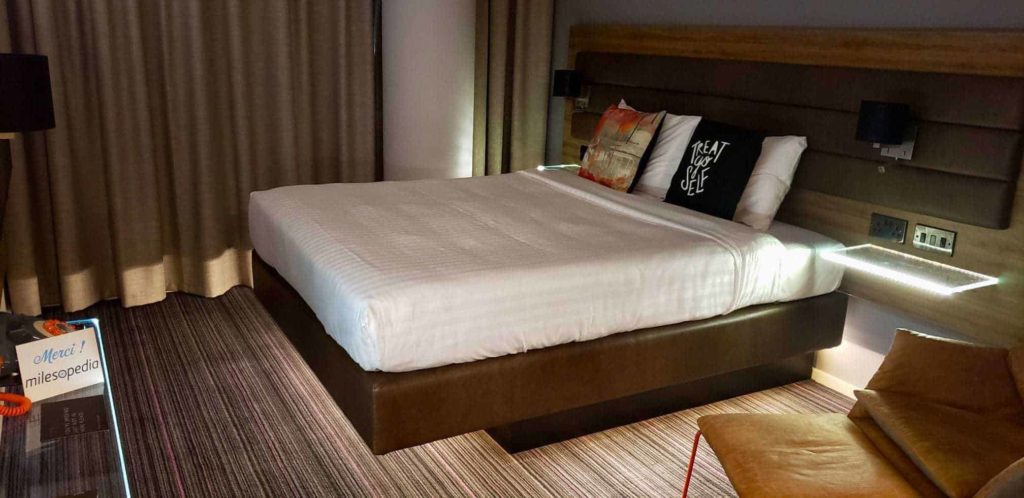 Lit queen – Moxy Dublin