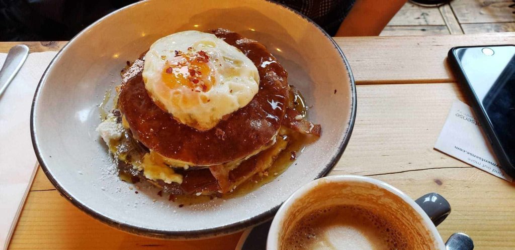 Petit déjeuner au One Society