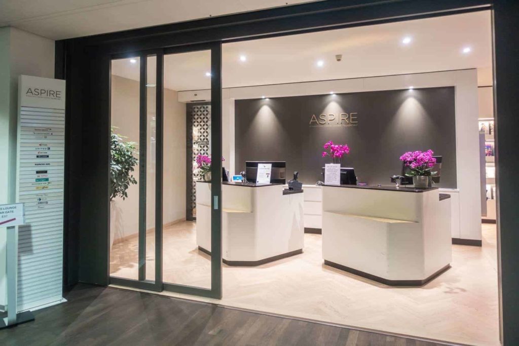 Zrh Zurich Aspire Lounge E entrée avec des fleurs