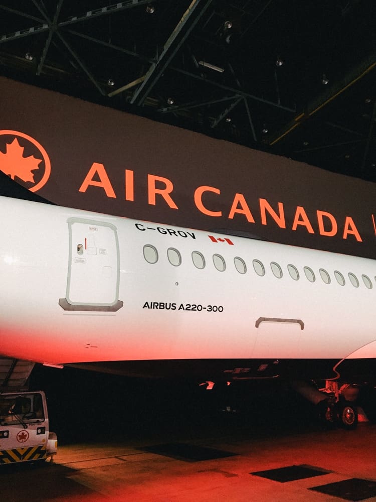 Airbus A220 Air Canada 16