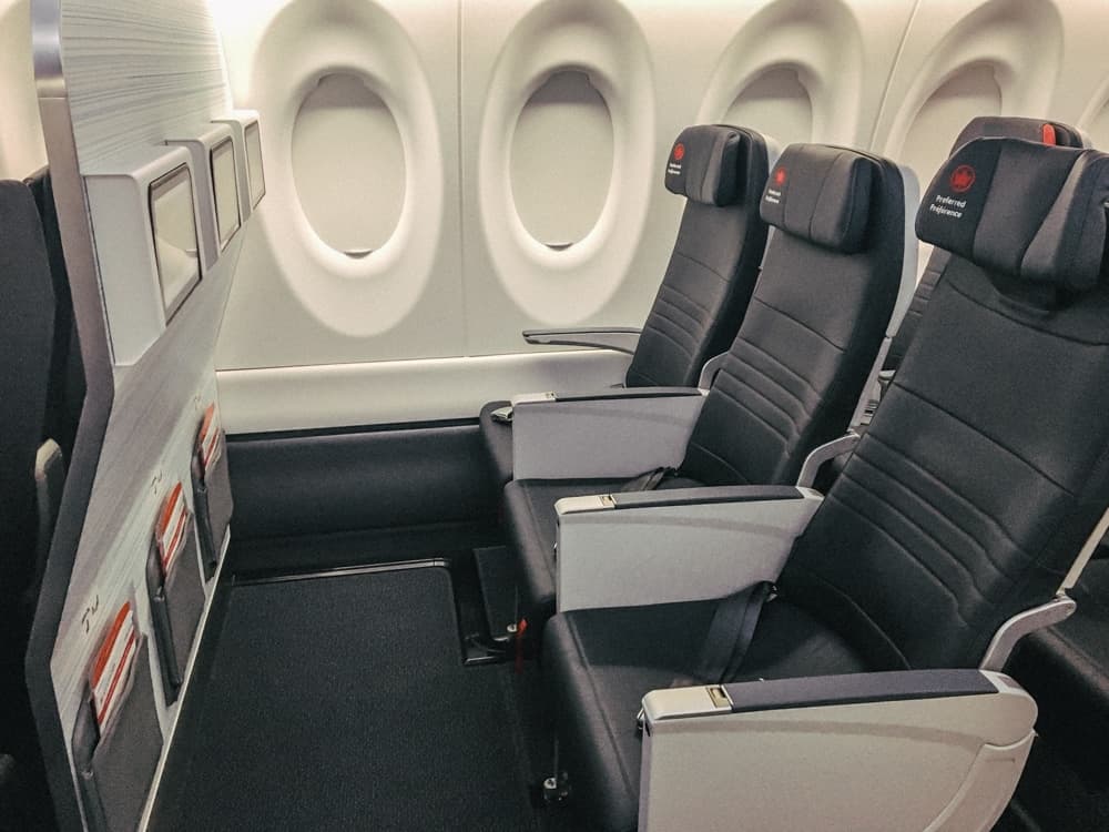 Airbus A220 Air Canada 30