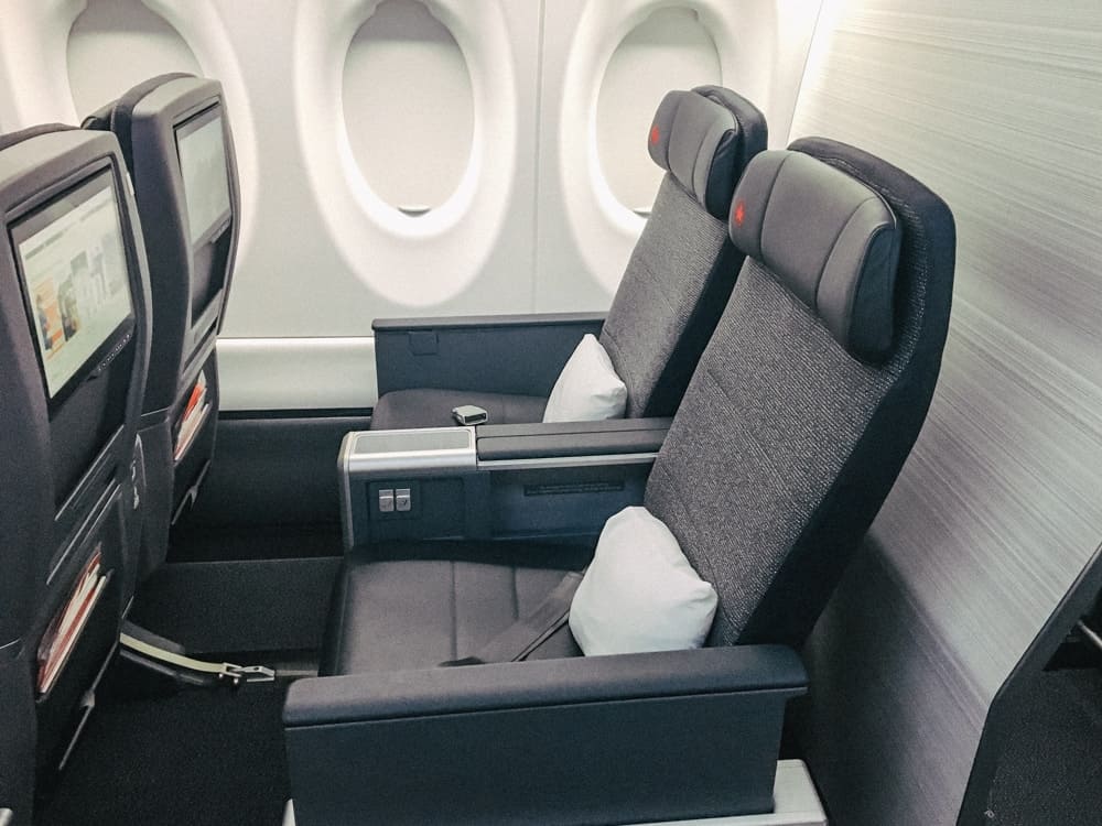 Airbus A220 Air Canada 33