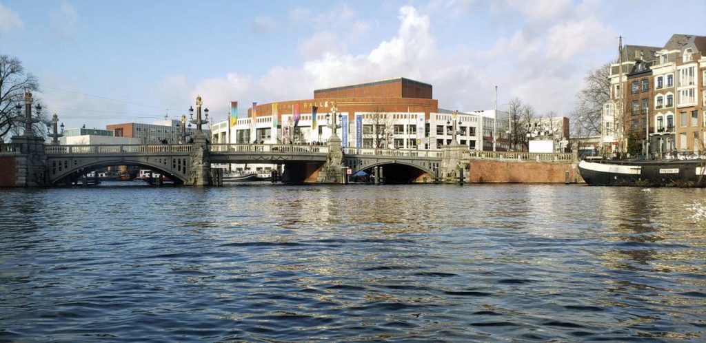Vue du canal - National Opera & Ballet