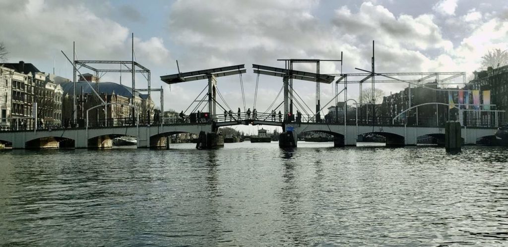 Vue du Canal - le fameux Skinny Bridge