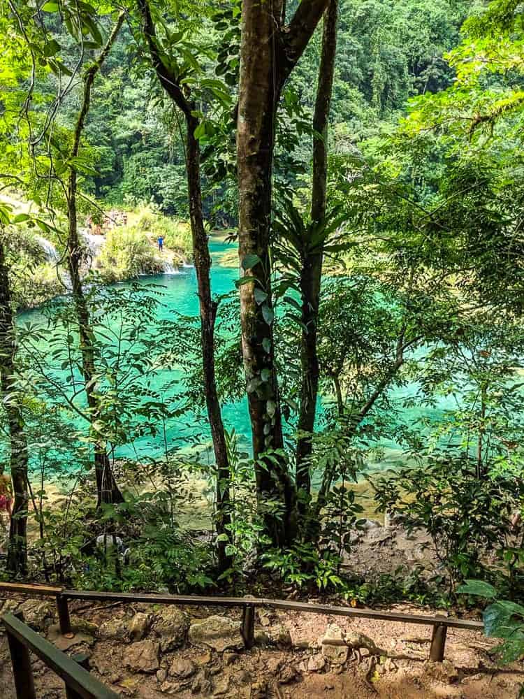 Bassin Semuc Champey eau turquoise