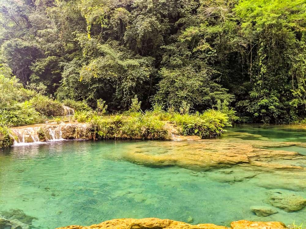 Semuc Champey rivière eau turquoise
