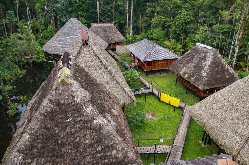 Emmanuelle, membre de milesopedia se rend en equateur dans un village d'Amazonie