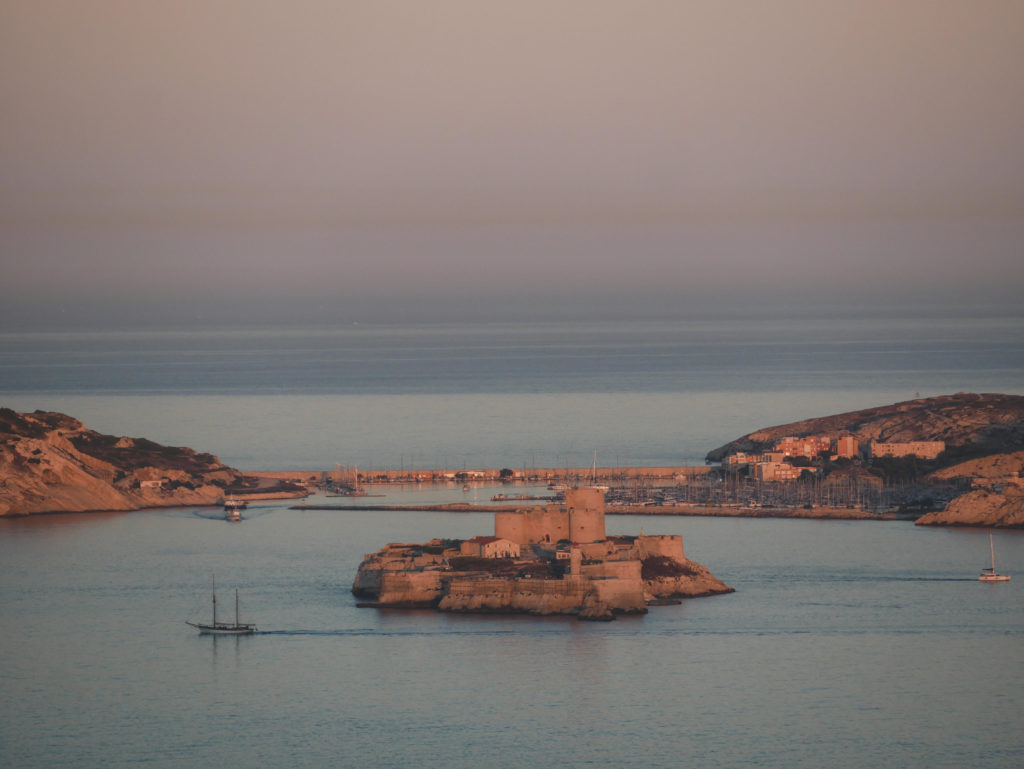 Fin De Journee Dans Les Calanques Vers Le Chateau D If. Credit Gensollen C