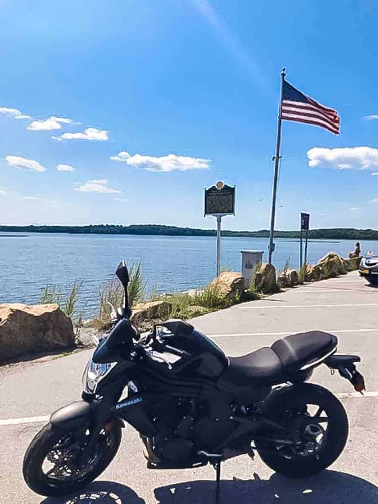 Moto avec drapeau des états unis