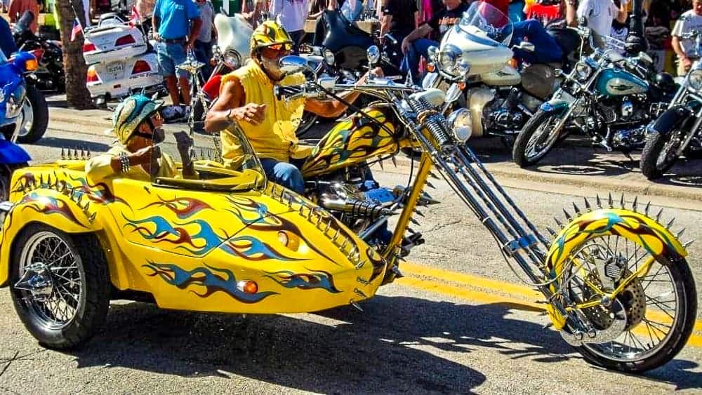 Bolide moto jaune, rencontre motards