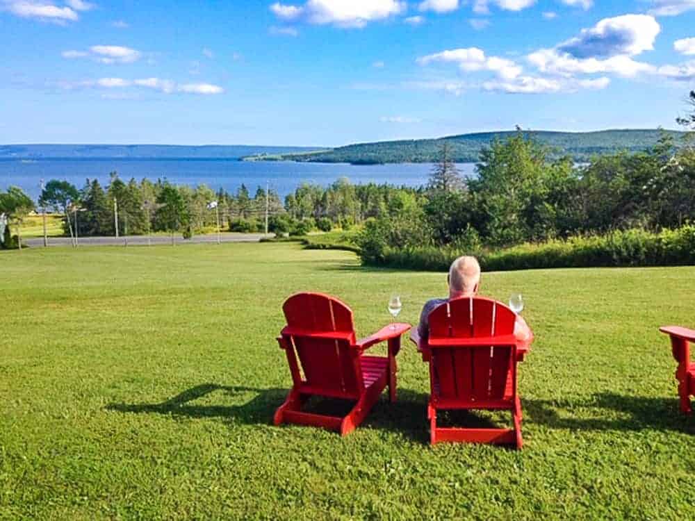 Pause pique nique avec panorama lors après un road trip