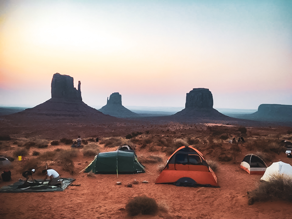 camping-a-monument-valley-la-tente-orange-maude