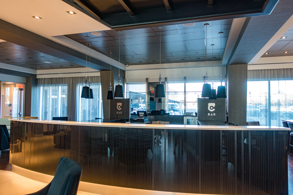 Courtyard Quebec Bar Accueil