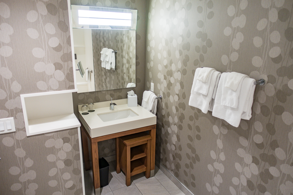 Courtyard Quebec Meuble lavabo