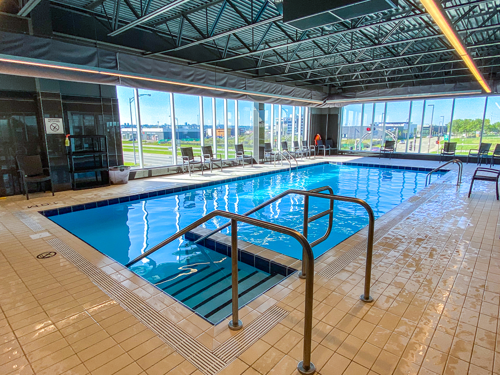 Courtyard Quebec Piscine