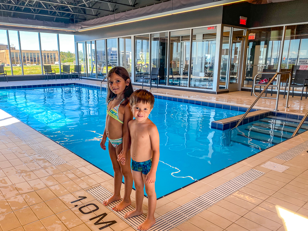 Courtyard Quebec Piscine