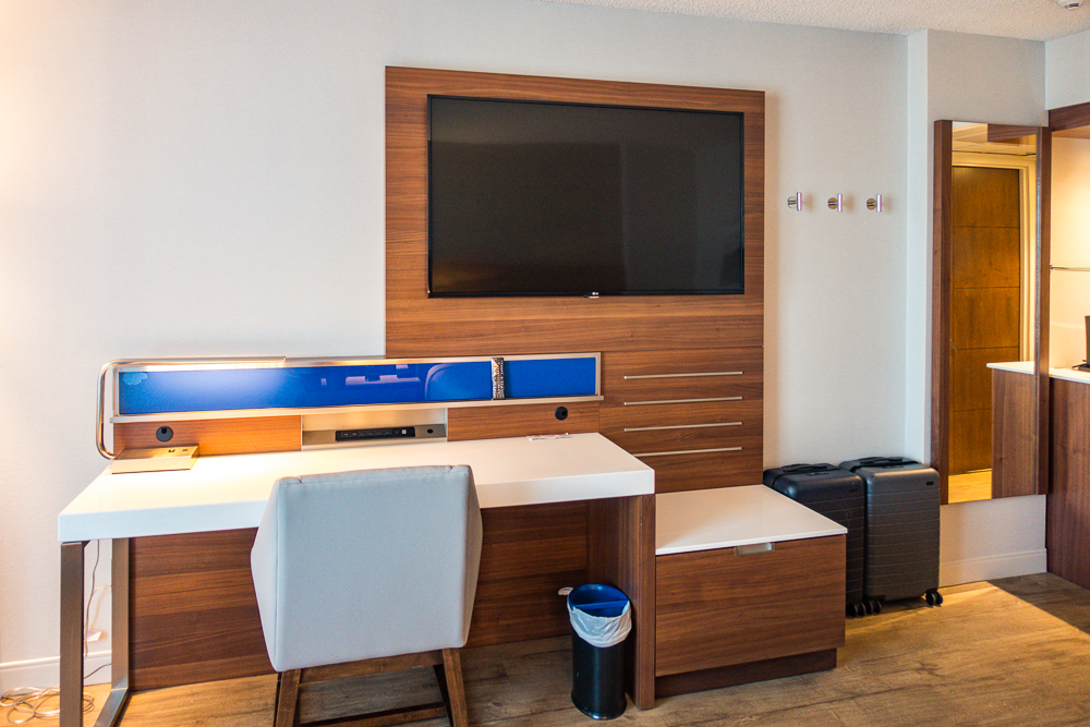 Delta Trois Rivieres Bureau Et Television