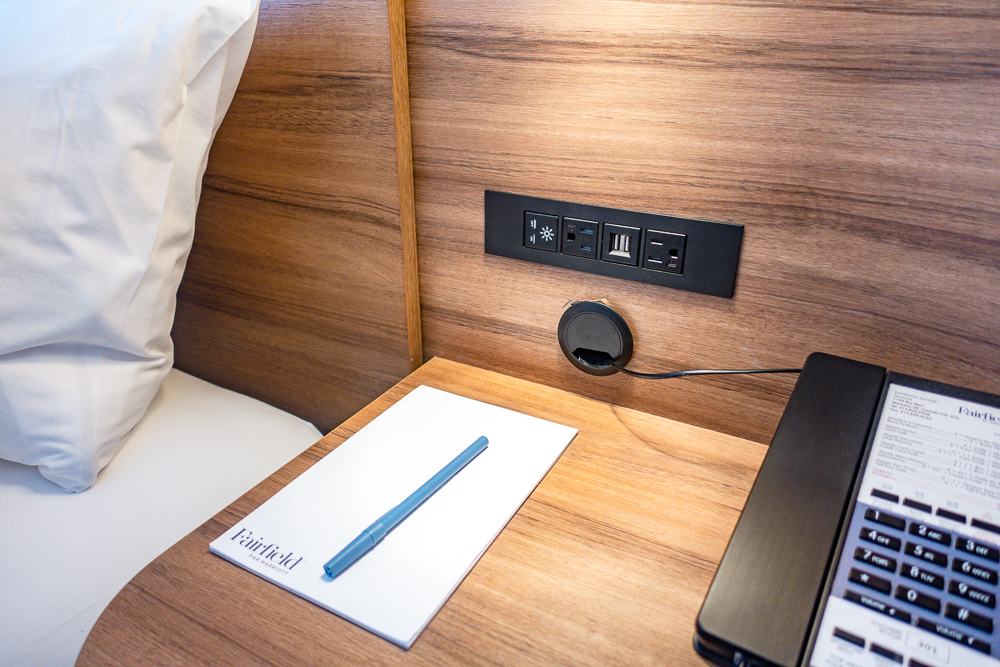 Fairfield By Marriott Montreal Downtown Tables De Chevet