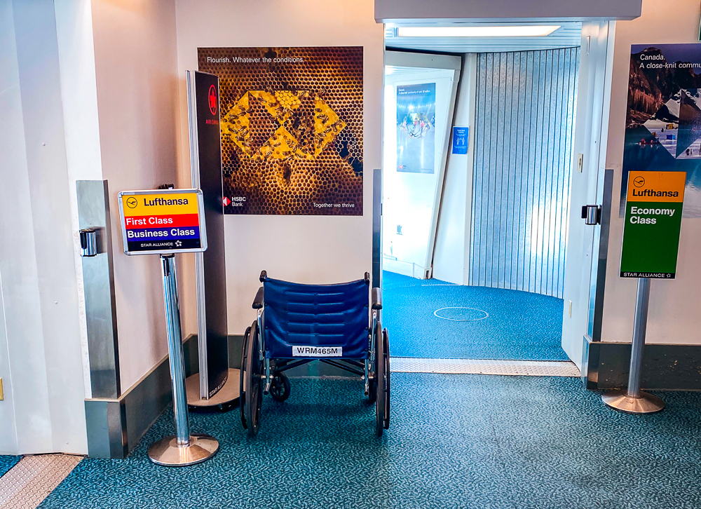 Lufthansa A330 Business Class 04